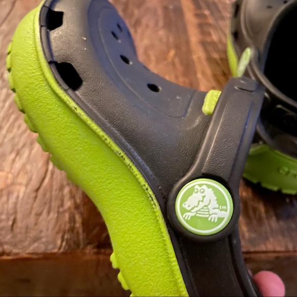Kids Classic Clogs by CROCS. Black/Green. Kids 1-6 years old; Size C7 - Picture 3 of 6